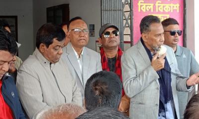 নীলফামারীতে ধানের শীষেরর ভোট চাইলেন পল্লী বিদ্যুৎ জিএম মনোয়ার