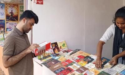 বইমেলায় পাঠকের আগ্রহে নানা ধারার বই