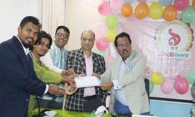 প্রতিষ্ঠাবার্ষিকীতে ৮ সংবাদকর্মীকে পুরস্কৃত করলো সোনালীনিউজ