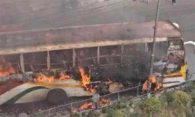 বনানীতে যাত্রীবাহী বাসে আগুন