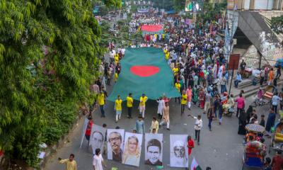 ইতিহাসের বাঁকে বাঁকে
