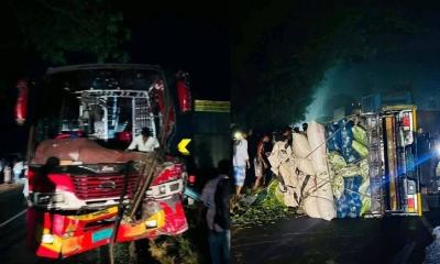 কক্সবাজারে শ্যামলী বাসের সঙ্গে পিকআপের সংঘর্ষ, নিহত ২