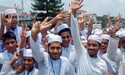 মাদ্রাসায় পাসের হার ৬১ শতাংশ, জিপিএ-৫ পেয়েছে ৩২৫০ শিক্ষার্থী