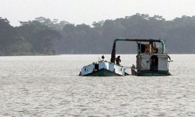 বালু সংকটে থমকে গেছে সরকারি উন্নয়ন কাজ
