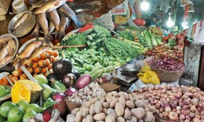 জ্বালানি তেলের দাম বাড়ার সঙ্গে সব ধরণের  নিত্যপণ্যের বাজার বাড়তি