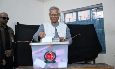 ভোট দিলেন প্রধান উপদেষ্টা