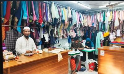 ঈদকে সামনে রেখে চাঁপাইনবাবগঞ্জে ব্যস্ত দর্জিরা