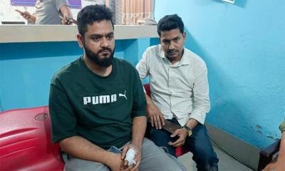 চাঁপাইনবাবগঞ্জে সন্ত্রাসী হামলার শিকার দুই সাংবাদিক