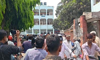 চুয়াডাঙ্গায় ফুয়েল কার্ড নেওয়ার জন্য উপচে পড়া ভিড়