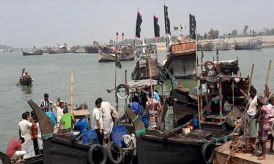 সাগরে মাছ নেই, খালি হাতে ফিরছেন জেলেরা