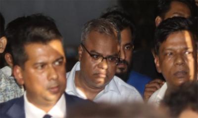 পুলিশি পাহারায় ৩০ ঘণ্টা পর চুয়েট ছাড়লেন উপাচার্য