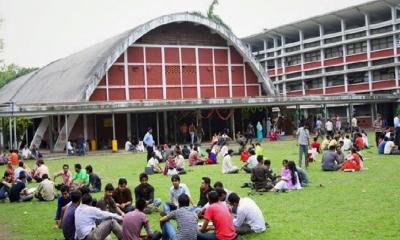 ঢাকা বিশ্ববিদ্যালয়ে অনির্দিষ্টকালের জন্য ক্লাস-পরীক্ষা বন্ধ