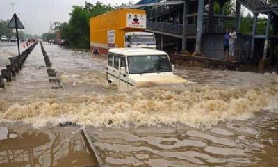 রেকর্ড উচ্চতায় যমুনার পানি, ডুবল দিল্লি, বন্ধ স্কুল-কলেজ