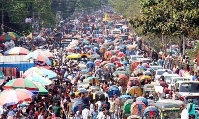 ছুটির দিনেও ঘোরে না চাকা