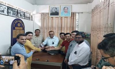 অ্যাওয়ার্ড প্রাপ্ত সাংবাদিকদের সংবর্ধনা দিলো ঢাকসাস