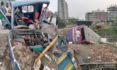 যাত্রাবাড়ীতে বাসের ধাক্কায় পিকআপ চালকসহ নিহত ২