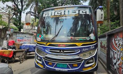শিক্ষার্থীকে ফেলে দেওয়ার অভিযোগে ‘নীলাচল’ পরিবহনের বাস আটক