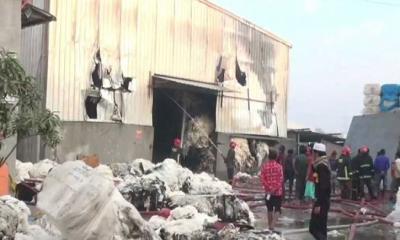 গাজীপুরে গভীর রাতে তুলার গুদামে ভয়াবহ আগুন 