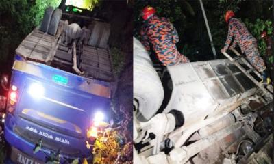 ঢাকা-বরিশাল মহাসড়কে বাস দুর্ঘটনা, হাসপাতালে ১০ যাত্রী 