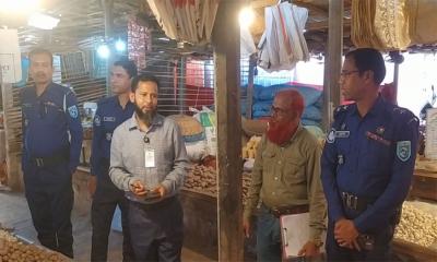 হিলিতে ভোক্তার অভিযান, ছয় প্রতিষ্ঠানকে জরিমানা