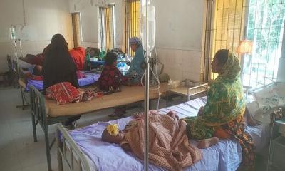 হিলি হাসপাতালে বেড়েছে ডায়রিয়া, শ্বাস কষ্টের রোগীর সংখ্যা