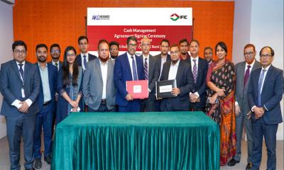 আইএফআইসি ব্যাংক ও আকিজ রিসোর্সের মধ্যে ক্যাশ ম্যানেজমেন্ট বিষয়ক চুক্তি স্বাক্ষর