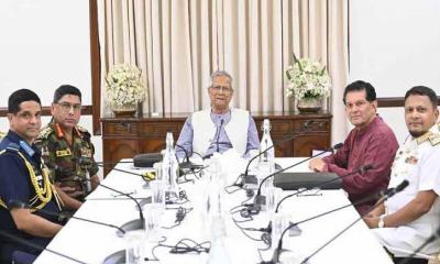 নির্বাচন নিরাপত্তায় তিন বাহিনীর প্রধানকে যা বললেন প্রধান উপদেষ্টা