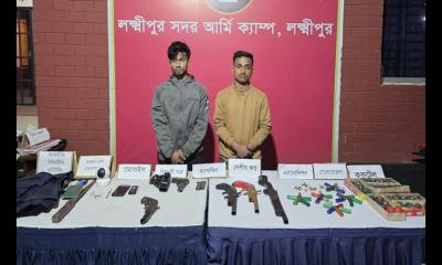 লক্ষ্মীপুরে অস্ত্র-গোলাবারুদসহ দুই যুবক আটক