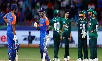 হাত না মিলিয়েই খেলা শুরু করল ভারত-পাকিস্তান