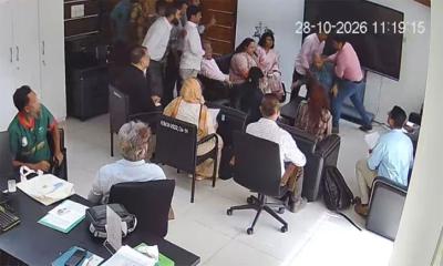 নিজ অফিস কক্ষে হামলার শিকার আইইডিসিআর পরিচালক