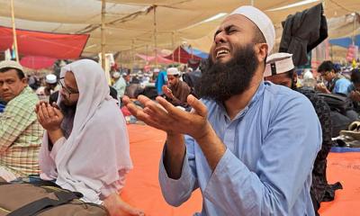 কল্যাণ কামনায় আখেরি মোনাজাতে শেষ হল বিশ্ব ইজতেমা