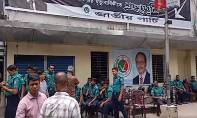 জাপা কার্যালয়ের সামনে আইনশৃঙ্খলা বাহিনীর অবস্থান