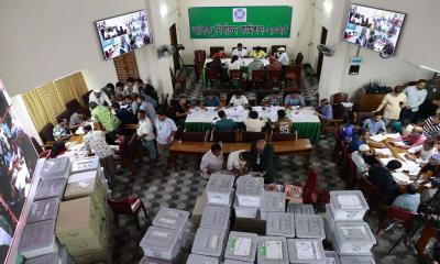 জাকসু নির্বাচনে ১৩ কেন্দ্রের ভোট গণনা শেষ, বাকি ৮ 