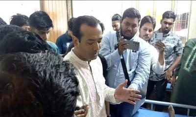 নিষিদ্ধ ছাত্রলীগ কর্মীকে দেখতে হাসপাতালে ছাত্রদল সভাপতি