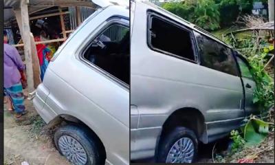 নলছিটিতে মাইক্রোবাস খাদে পড়ে আহত ১০