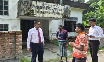 ভূমি অফিস তালাবদ্ধ পেলেন বিভাগীয় কমিশনার, বরখাস্ত হলেন কর্মকর্তা