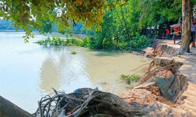 খায়রাবাদ নদীর ভাঙনে বিলীন শতাধিক বসতবাড়ি
