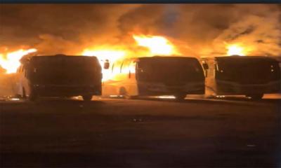 ঝিনাইদহ টার্মিনালে মধ্যরাতে ৩ বাসে আগুন