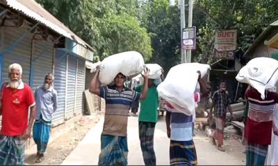 কুড়িগ্রামে গোডাউন ভেঙে শতাধিক বস্তা সার লুট হওয়ার অভিযোগ