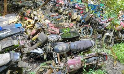 খোলা আকাশের নিচে নষ্ট হচ্ছে জব্দ হওয়া মোটরযান 