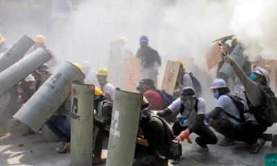 সংঘাতের মধ্যেই মিয়ানমারের ৩৭ শহরে মার্শাল ল জারি