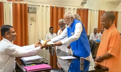 তৃতীয় মেয়াদে প্রধানমন্ত্রীর দৌড়ে মোদি, জমা দিলেন মনোনয়ন