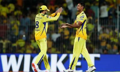 খরুচে শুরুর পর মুস্তাফিজের ২ উইকেট