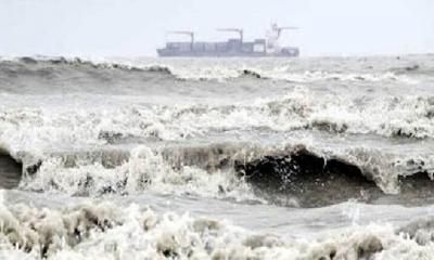 নোয়াখালীর উপকূলে ঝোড়ো হাওয়াসহ বৃষ্টি, সাগর উত্তাল