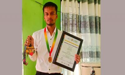 বর্জ্য থেকে সম্ভাবনা, বিশ্বমঞ্চে নাটোরের আবদুল্লাহর সোনালি জয়