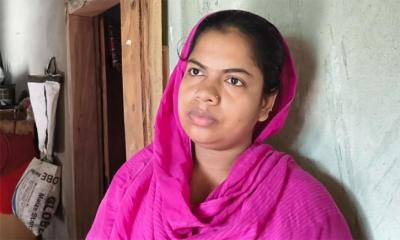 স্কুলছাত্রীকে জুতাপেটা করলেন যুবলীগ নেতার স্ত্রী