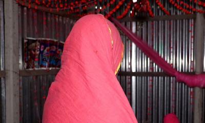 স্বামীকে জিম্মি করে গর্ভবতী স্ত্রীকে ধর্ষণের অভিযোগ, মামলা তুলে নিতে হুমকি