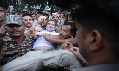 ভারতে রাহুল ও প্রিয়াঙ্কা আটক