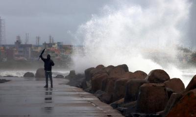 ১১০ কিমি গতিতে উপকূলে আছড়ে পড়েছে ঘূর্ণিঝড় ‘মিগজাউম’