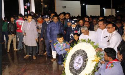 অবশেষে রাজশাহীর কেন্দ্রীয় শহীদ মিনার উন্মুক্ত, সর্বস্তরের মানুষের শ্রদ্ধা 